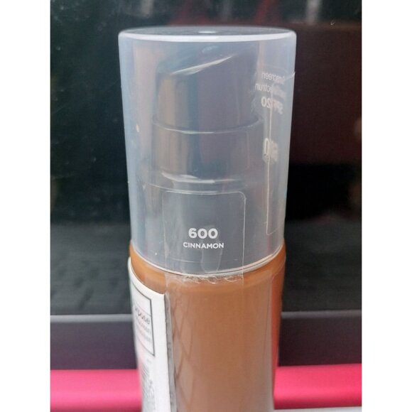 Revlon ColorStay Longwear Makeup 600 Cinnamon SPF 20 For Normal/Dry Skin 24HR Hy - Picture 2 of 10